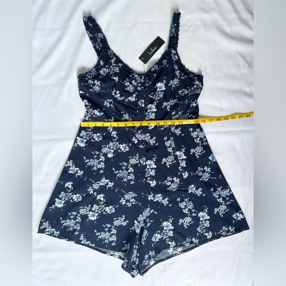 NWT Lulus With Sweetness Floral Print Ruffled Romper - Navy Blue - M - Picture 10 of 15